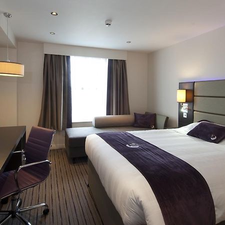 Premier Inn הארלו מראה חיצוני תמונה