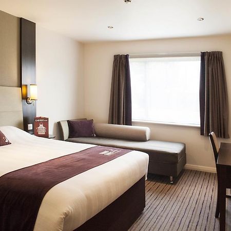 Premier Inn הארלו מראה חיצוני תמונה
