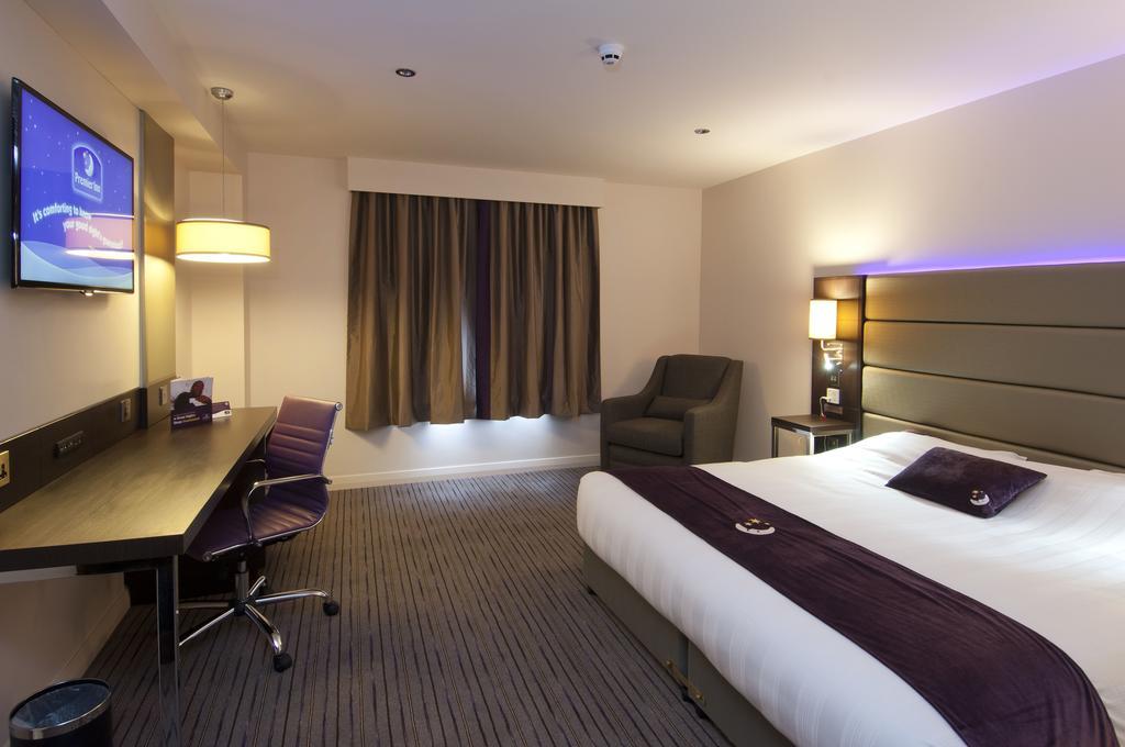 Premier Inn הארלו חדר תמונה