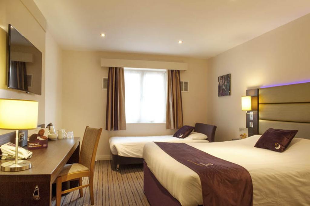 Premier Inn הארלו חדר תמונה