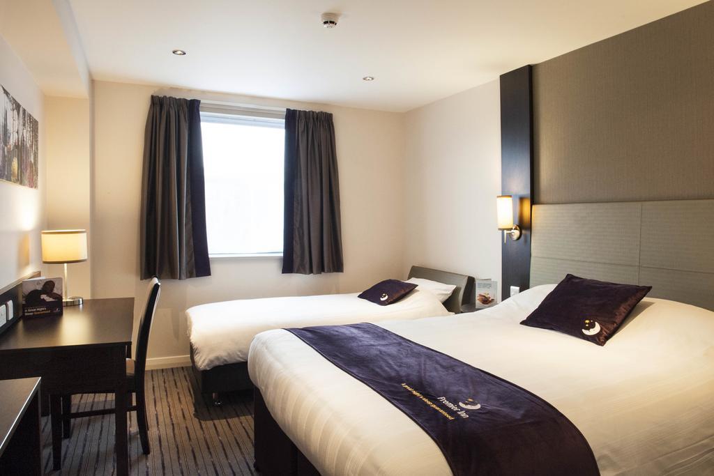Premier Inn הארלו חדר תמונה