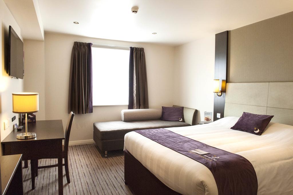 Premier Inn הארלו חדר תמונה