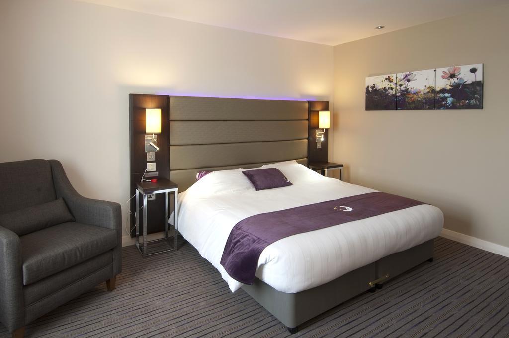 Premier Inn הארלו מראה חיצוני תמונה