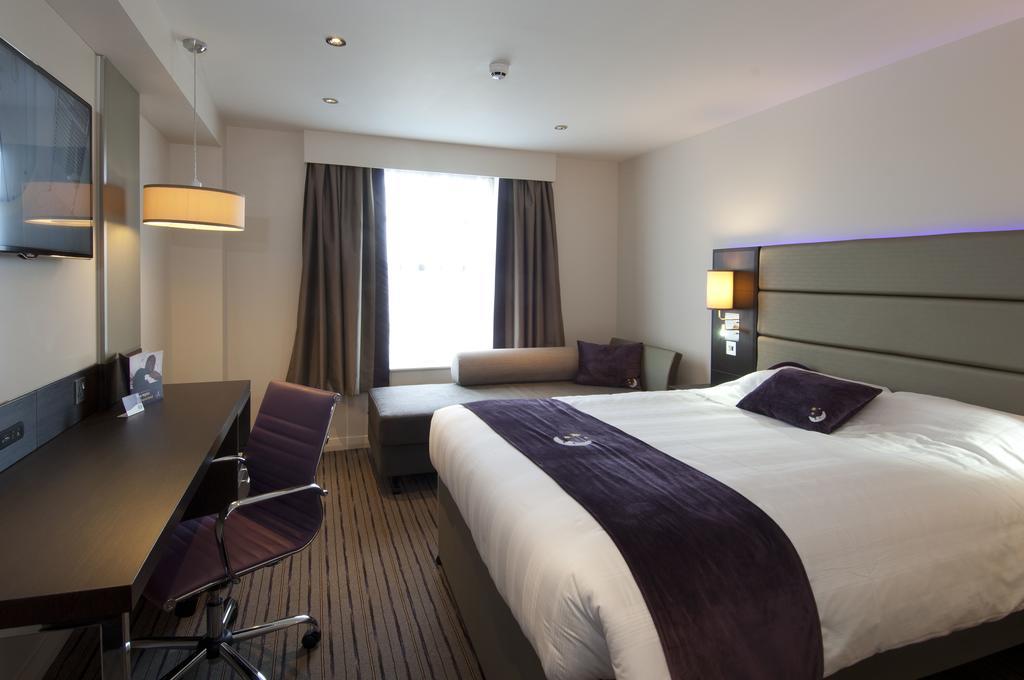 Premier Inn הארלו מראה חיצוני תמונה
