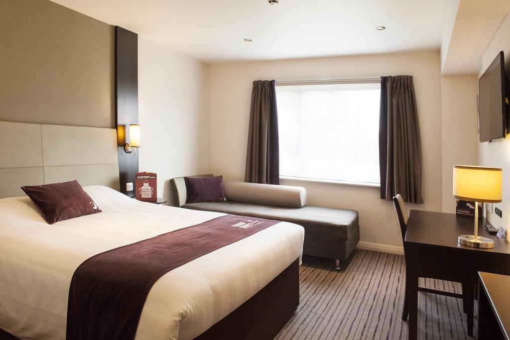 Premier Inn הארלו מראה חיצוני תמונה