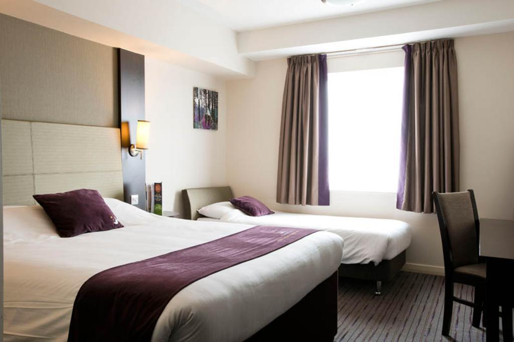 Premier Inn הארלו חדר תמונה