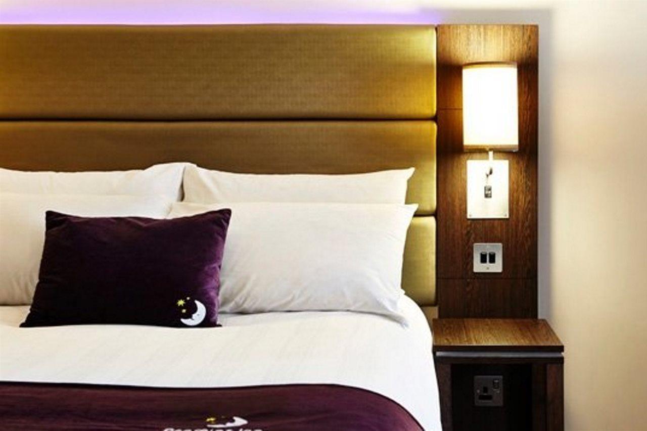 Premier Inn הארלו מראה חיצוני תמונה