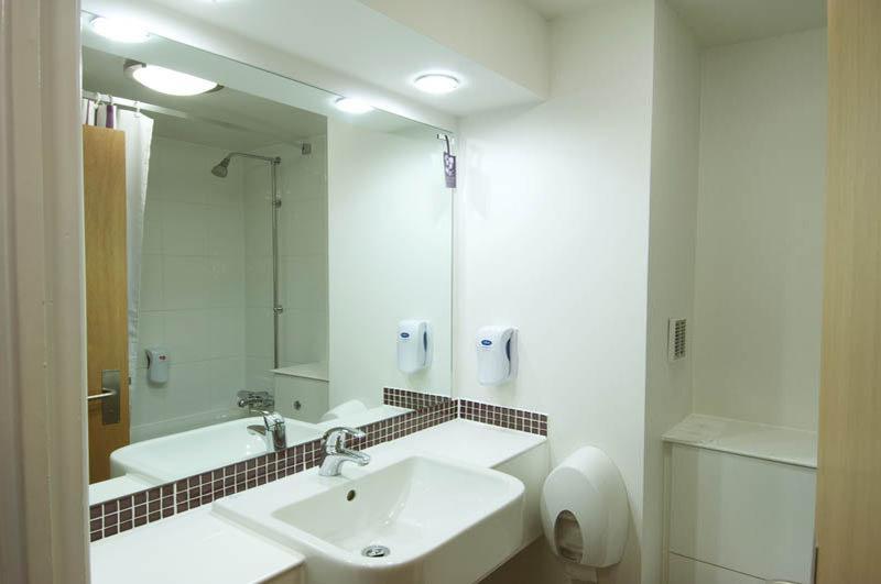 Premier Inn הארלו מראה חיצוני תמונה