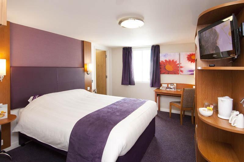 Premier Inn הארלו מראה חיצוני תמונה