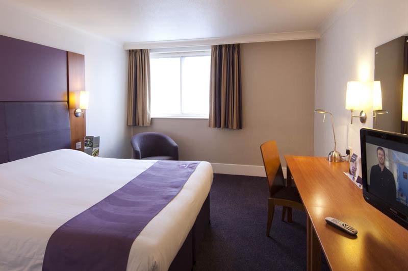 Premier Inn הארלו מראה חיצוני תמונה