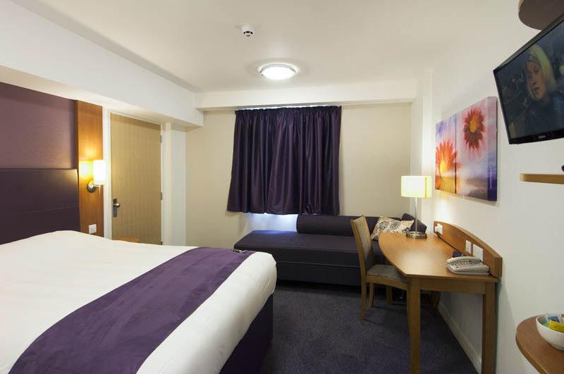 Premier Inn הארלו מראה חיצוני תמונה