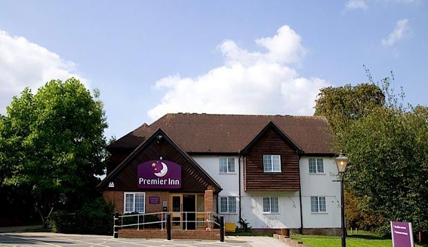 Premier Inn הארלו מראה חיצוני תמונה