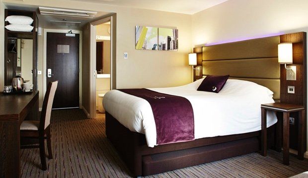 Premier Inn הארלו מראה חיצוני תמונה
